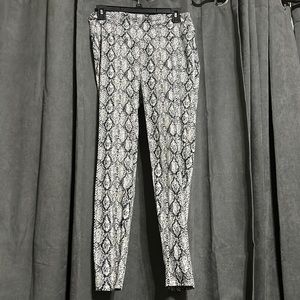 Zenana XL Snake Design Leggings.